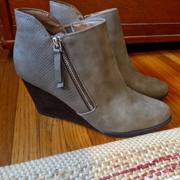 Wedge heeled booties - Picture 2 of 5